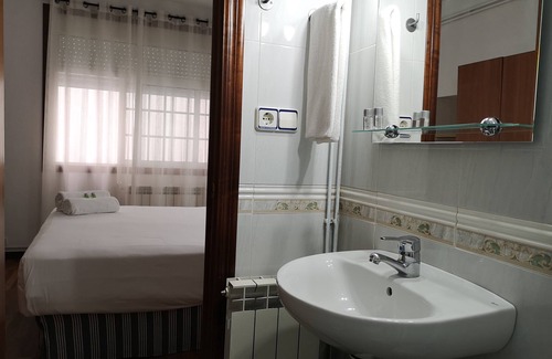 La Coruna House | Budget-Friendly Hostal Carbonara: Spa & Breakfast Included