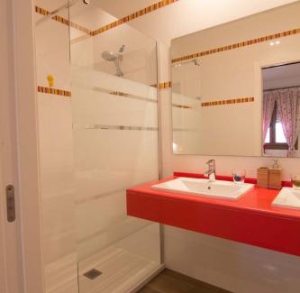 Los Canos de Meca Hostel | Top-Rated Hostal Casa Arco Iris with Pool & Family-Friendly Vibe