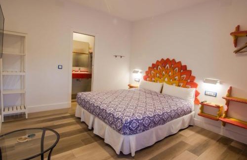 Los Canos de Meca Hostel | Top-Rated Hostal Casa Arco Iris with Pool & Family-Friendly Vibe