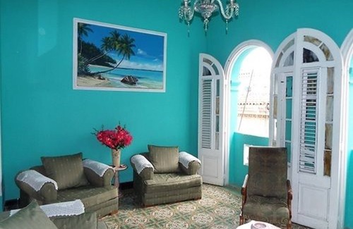 Old Havana House | Cozy Hostal Casa de Alexis y Mary with Ocean View & Spa