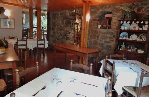 Larrede Hotel | Cozy Hostal Casa Laplaza: Family-Friendly Retreat