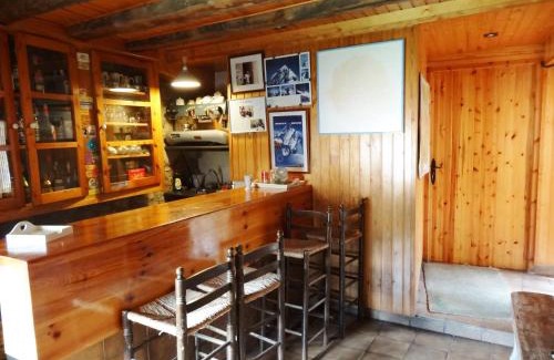 Larrede Hotel | Cozy Hostal Casa Laplaza: Family-Friendly Retreat