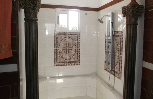 Cienfuegos House | Discover Hostal Casa Las Palmas with Spa & Family Comfort