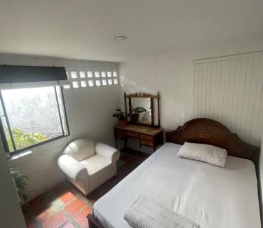 Villa Hermosa House | Budget-Friendly Hostal Casa Las Tías with Kitchen Access