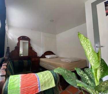 Villa Hermosa House | Budget-Friendly Hostal Casa Las Tías with Kitchen Access