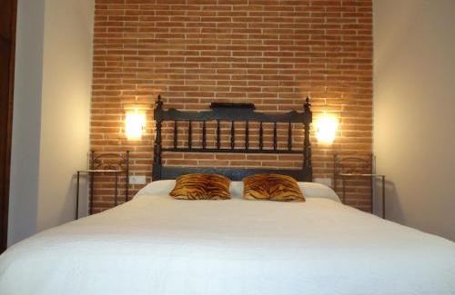 Arens de Lledo House | Exceptional Hostal Casa Laure y Mª Jose with Family Amenities