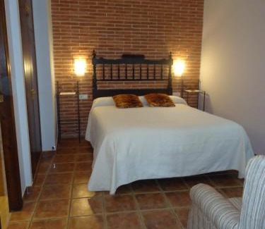 Arens de Lledo House | Exceptional Hostal Casa Laure y Mª Jose with Family Amenities