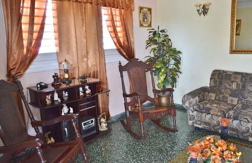 Cienfuegos House | Cozy Hostal Casa Lopez with Spa & Breakfast Included
