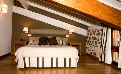 Ezcaray House | Discover Hostal Casa Masip: Family-Friendly & Rated 9/10