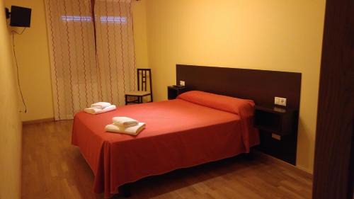 Silleda House | Budget-Friendly Hostal CASASNOVAS with Family Amenities
