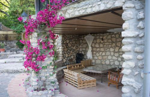 Albanchez de Magina House | Family-Friendly Hostal Caseria San José de Hutar Awaits