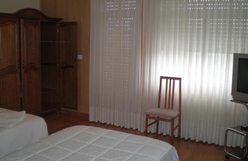 Lugo House | Budget-Friendly Hostal Catro Ventos with Top Ratings