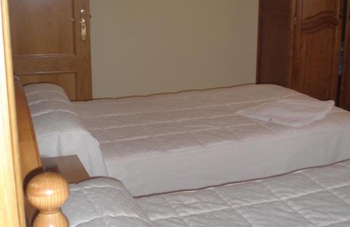Lugo House | Budget-Friendly Hostal Catro Ventos with Top Ratings