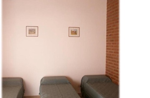 El Carmen Apartment | Pet-Friendly Retreat at Hostal Centenario: Rated 9/10