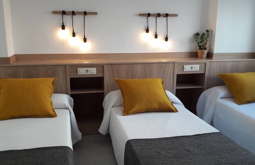 Garrucha Hotel | Oceanfront Hostal Cervantes Playa with Spa & Breakfast