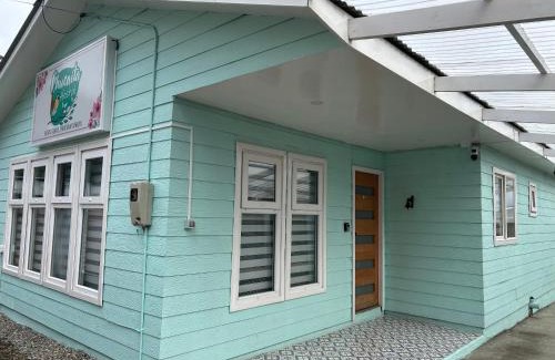 Puerto Cisnes House | Pet-Friendly Hostal Chucaita with Hot Tub in Puerto Cisnes
