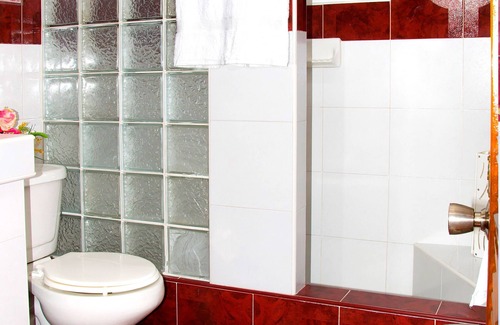 Boca de Camarioca House | Experience Ocean Views at Hostal Ciro y Lourdes, Rated 9.4