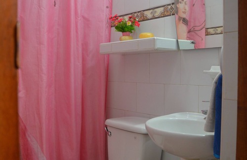 Cienfuegos House | Relax at Hostal Colonial de Isabel y Pepe with Pool & Breakfast