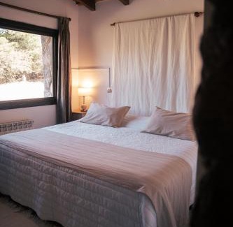 Cruz Chica Hotel | Relax at Hostal Cruz Chica with Pool and Spa Amenities