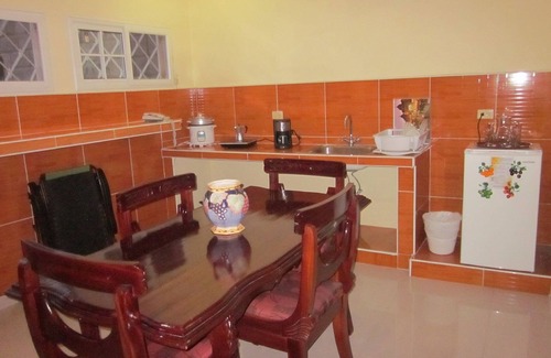 Cienfuegos House | Discover Hostal DCuba: Family-Friendly with Spa & Dining