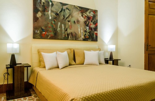 El Vedado Bed & Breakfast | Discover Hostal de la Fama: Family-Friendly Retreat