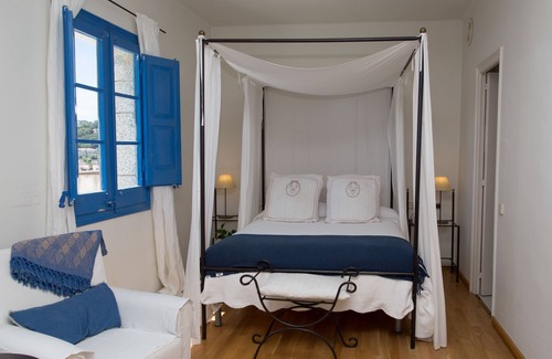 Cabrils Hotel | Discover Hostal de la Plaça: Spa & Family-Friendly Haven