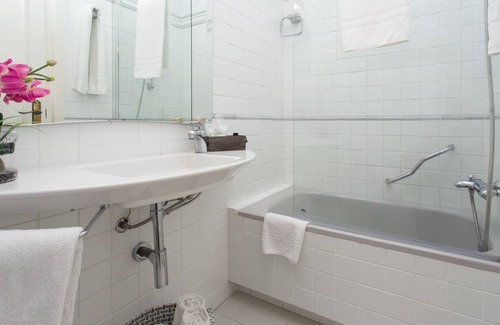 Cabrils Hotel | Discover Hostal de la Plaça: Spa & Family-Friendly Haven