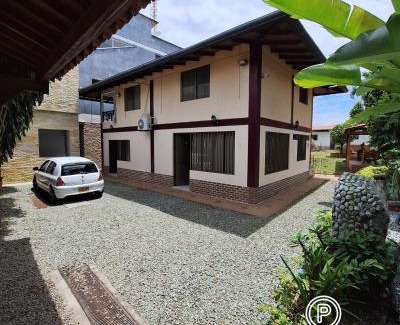 Pueblo Tapao Hotel | Discover Hostal De Paris: Family-Friendly with Pool & Hot Tub