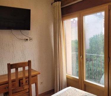 Pradena Hotel | Welcoming Hostal Decerca Prádena with Pet-Friendly Comfort