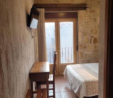 Pradena Hotel | Welcoming Hostal Decerca Prádena with Pet-Friendly Comfort