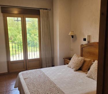 Pradena Hotel | Welcoming Hostal Decerca Prádena with Pet-Friendly Comfort