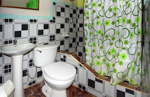 Trinidad Bed & Breakfast | Cozy Hostal del Pino: Family-Friendly with Spa & Breakfast