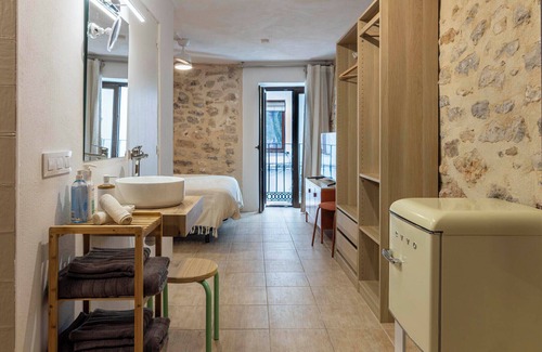 Peniscola Old Town House | Indulge at Hostal Dios Esta Bien: Spa & Family Friendly