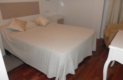 Siguenza House | Pet-Friendly Hostal Doña Blanca with Breakfast & Accessibility