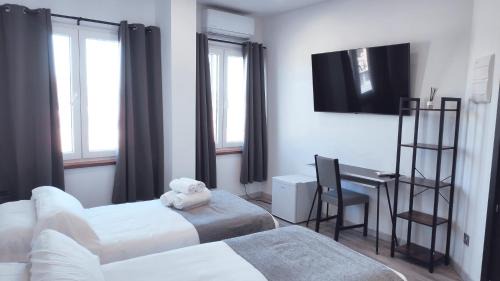 Majadahonda House | Welcoming Hostal Doña Isabel - Family-Friendly Retreat