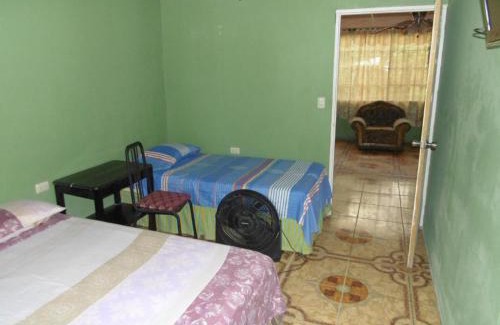 Bluefields House | Family-Friendly Comfort at Hostal Doña Rosa - 8/10 Rated