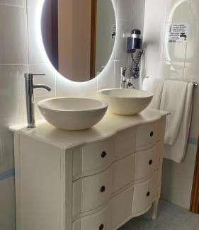 Lerma House | Pet-Friendly Hostal Docar with Breakfast & Dining Options