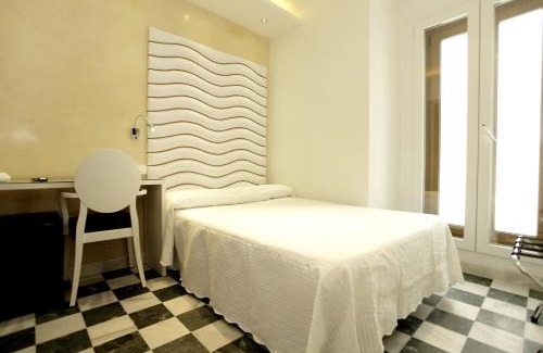 Conil de la Frontera City Center Hotel | Oceanfront Retreat: Hostal El Alojado de Velarde Awaits