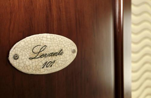 Conil de la Frontera City Center Hotel | Oceanfront Retreat: Hostal El Alojado de Velarde Awaits