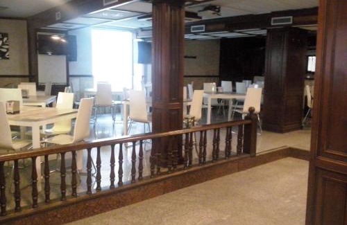 Almazan House | Cozy Hostal El Arco: Family-Friendly Stay with Dining