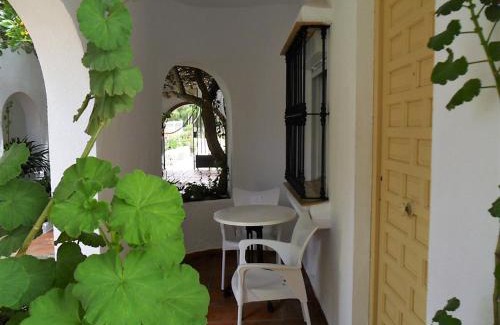 Zahora House | Oceanfront Hostal El Capi: Rated 9.1 with Pool Access