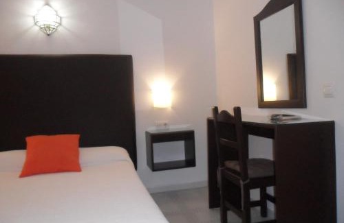 Zahora House | Oceanfront Hostal El Capi: Rated 9.1 with Pool Access