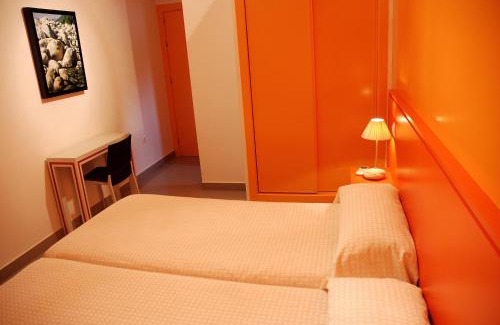 Madrigal de la Vera House | Hostal El Cardenillo: Family-Friendly Retreat with Breakfast