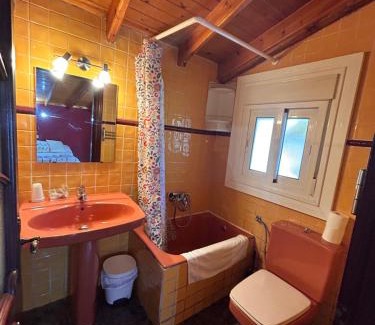 Laredo House | Budget-Friendly Hostal El Carro with Restaurant & Child Care