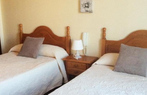 Valverde de Leganes House | Cozy Hostal El Chiringuito: Breakfast & Hot Tub Await
