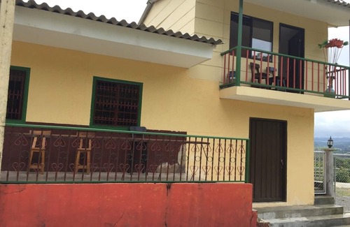Filandia House | Discover Hostal El Eden Filandia in Scenic La India