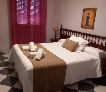 Herrera del Duque House | Pet-Friendly Comfort at Hostal El Fogon De Felisa