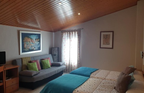 Beget House | Guest Rated Hostal El Forn with Restaurant & Breakfast