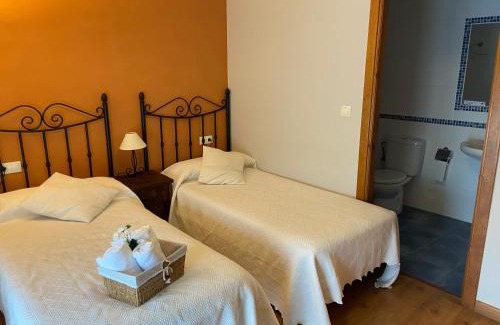 Molinaseca House | Cozy Hostal El Horno: Pet-Friendly with Ocean Views