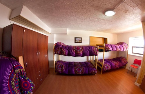 Farellones House | Welcoming Hostal El Pichon with Hot Tub & Breakfast